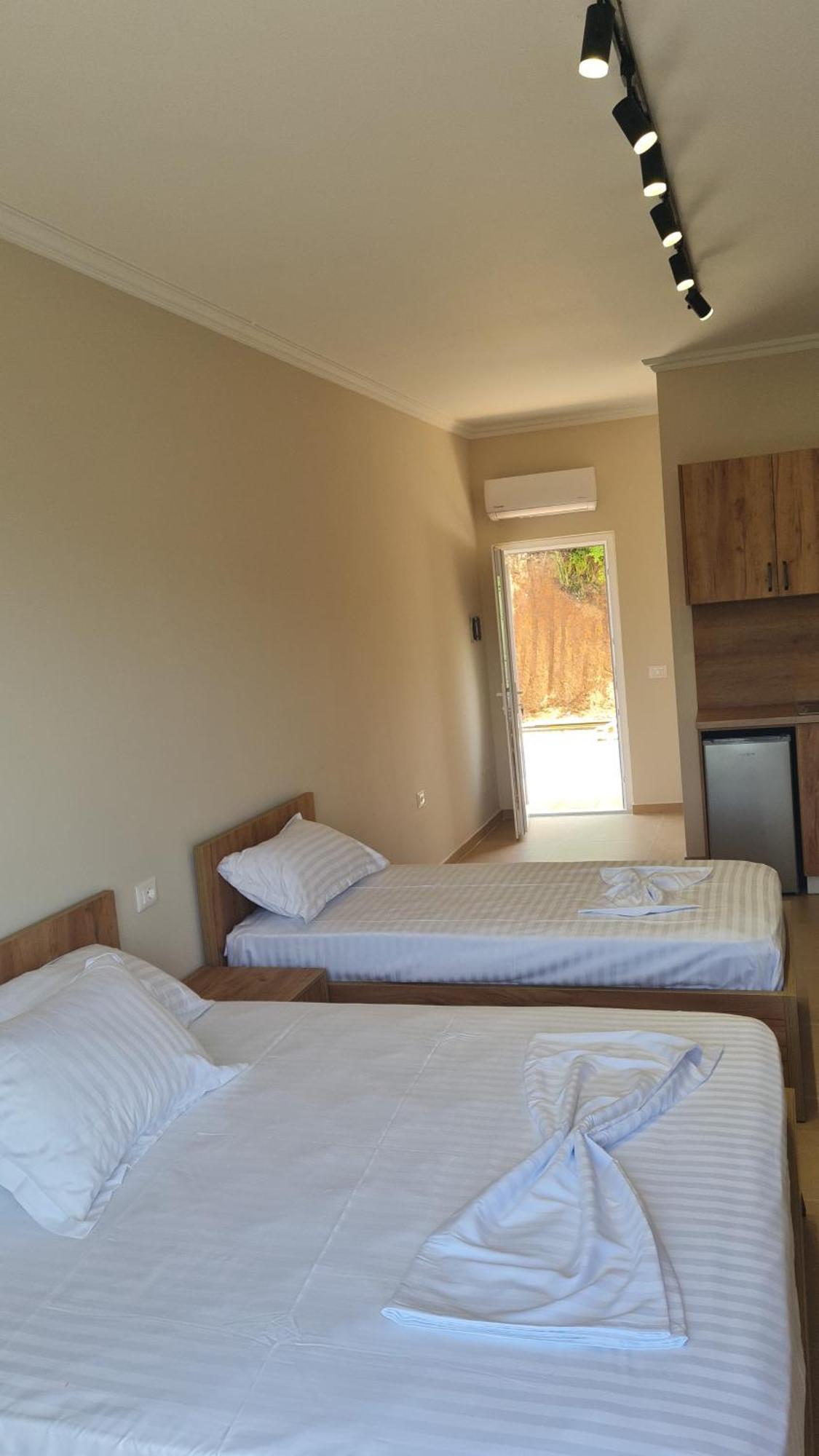 Sol Apartments Gjiri Lalzit دراس المظهر الخارجي الصورة